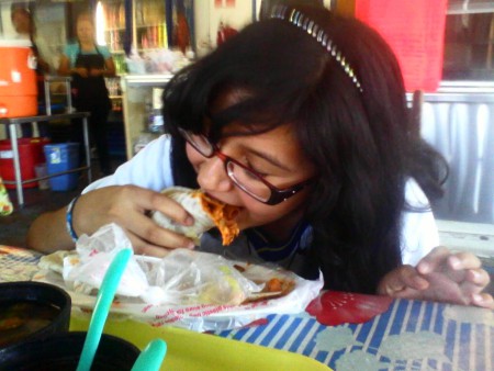 Yesenia Comiendo Tacos En La Partida